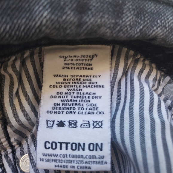 Distressed Bootie Shorts by Cotton ON - Picture 5 of 7